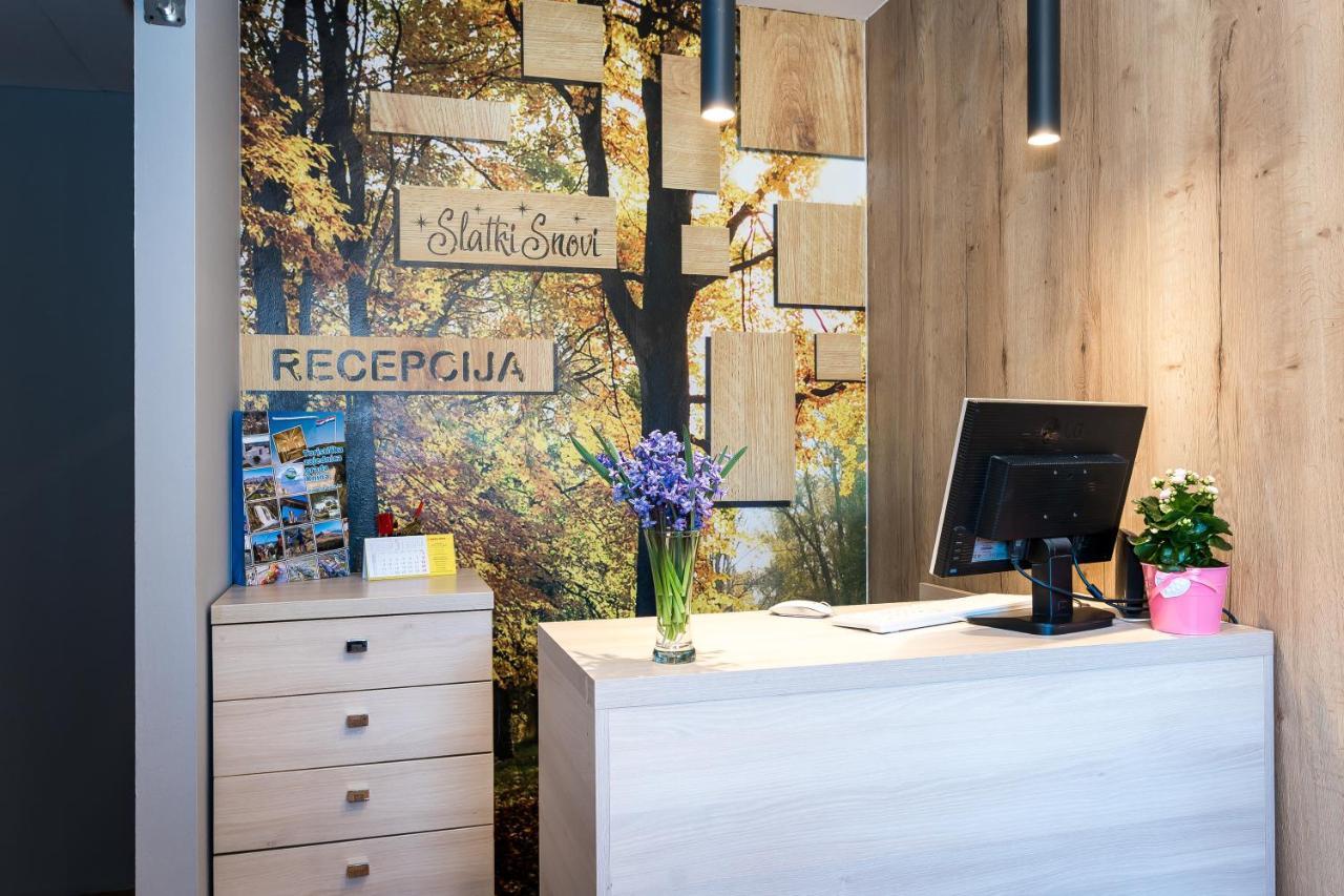 Guest House Slatki Snovi Книн Екстериор снимка
