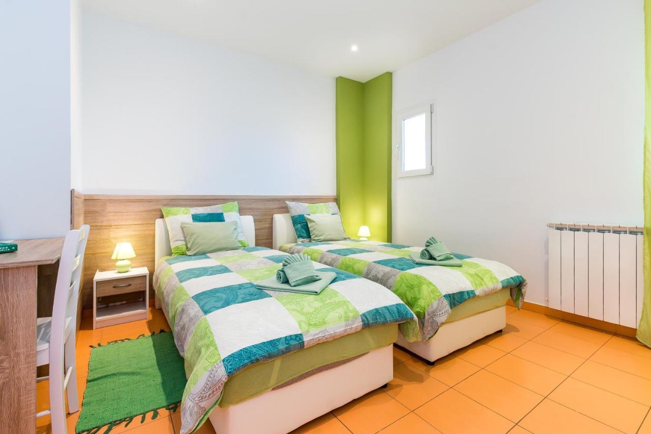 Guest House Slatki Snovi Книн Екстериор снимка