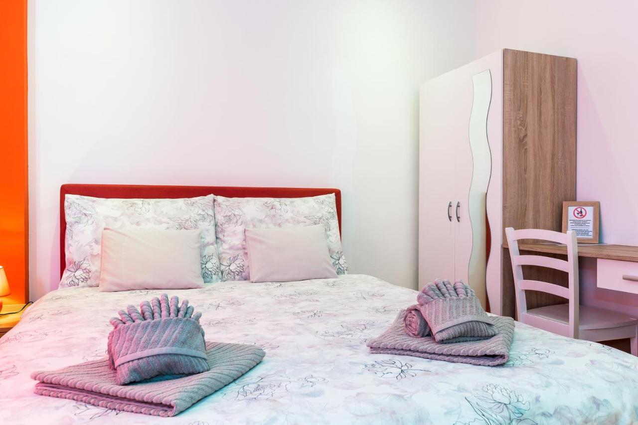 Guest House Slatki Snovi Книн Екстериор снимка