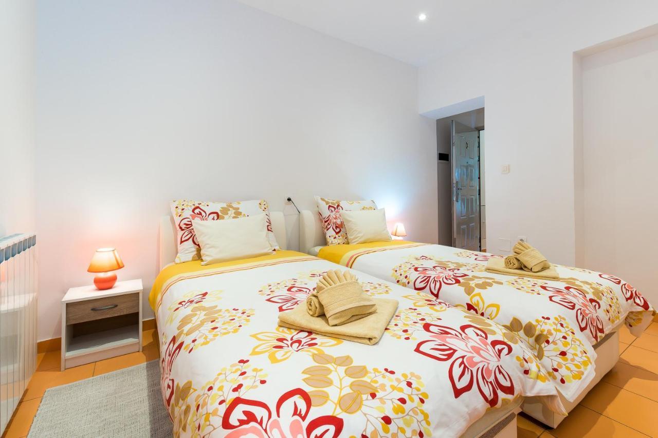 Guest House Slatki Snovi Книн Екстериор снимка