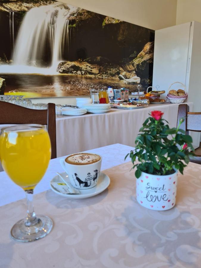 Guest House Slatki Snovi Книн Екстериор снимка