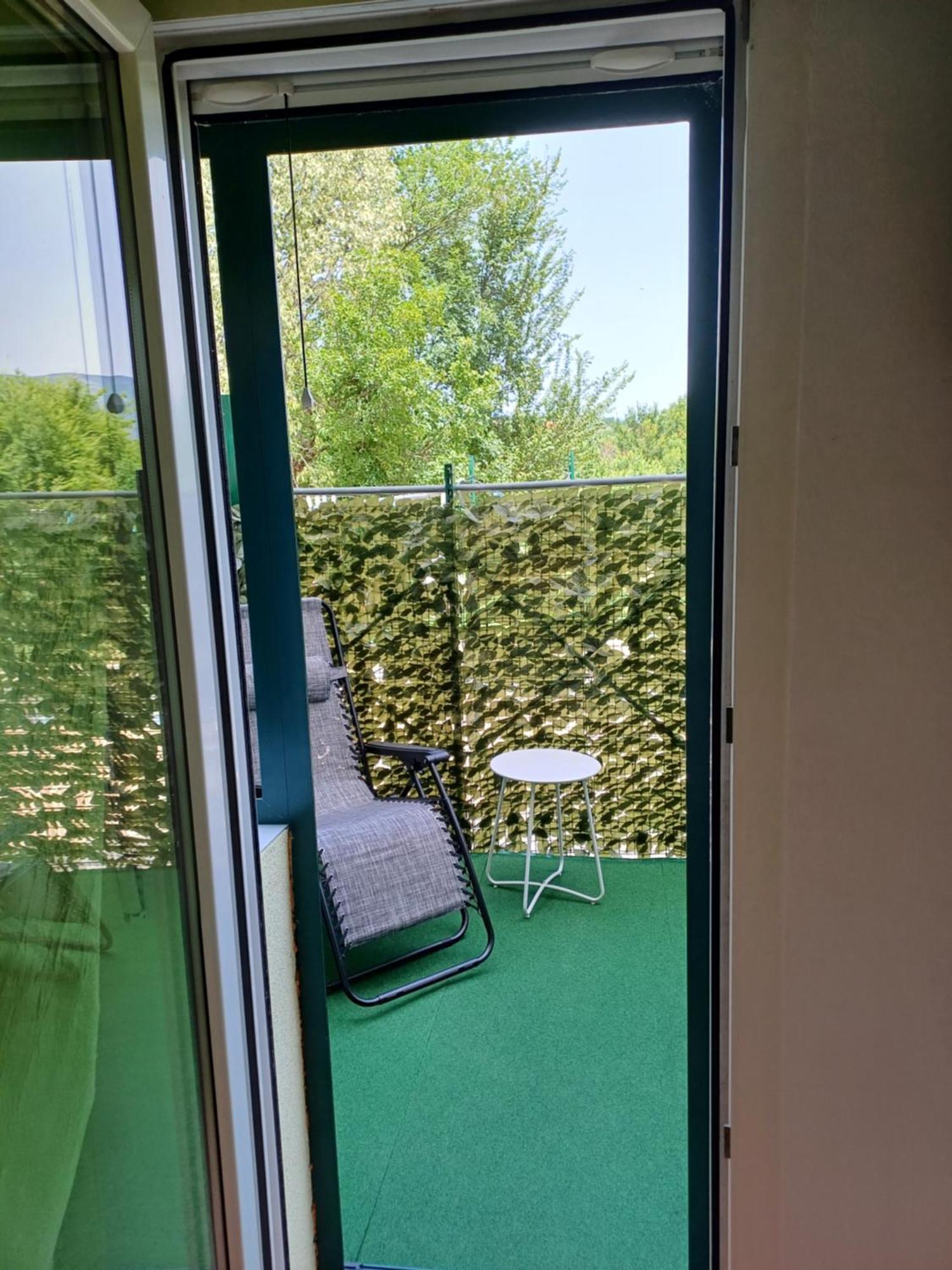 Guest House Slatki Snovi Книн Екстериор снимка