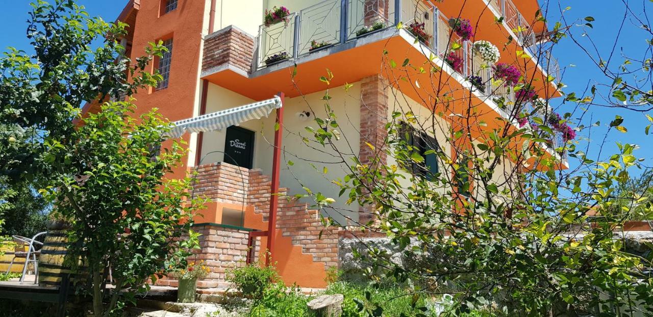 Guest House Slatki Snovi Книн Екстериор снимка
